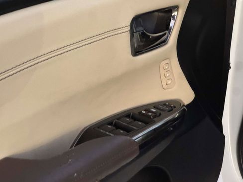 Used 2013 Toyota Avalon Limited image 20