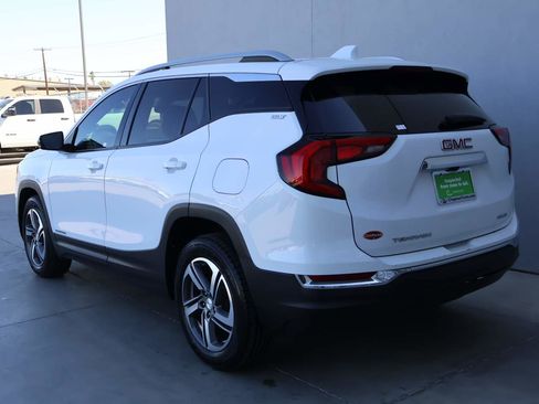 Used 2021 GMC Terrain SLT image 3
