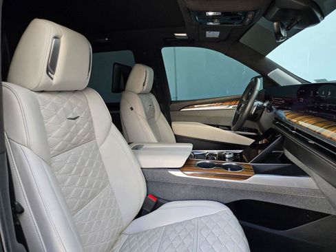 Used 2025 Cadillac Escalade Sport Platinum AWD/4WD image 29