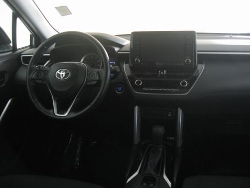 Certified 2022 Toyota Corolla Cross LE w/ Moonroof Package image 2