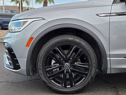 Used 2022 Volkswagen Tiguan SE R-Line AWD/4WD image 9