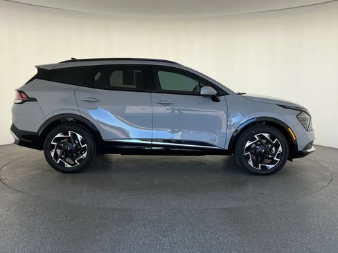 Used 2025 Kia Sportage SX AWD/4WD image 2
