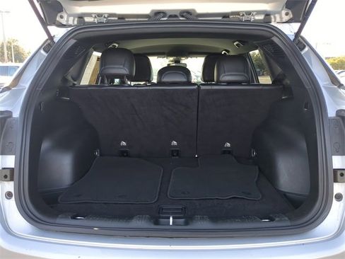 Used 2024 Jeep Compass Latitude image 11