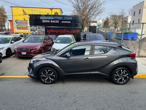 Used 2018 Toyota C-HR XLE image 5