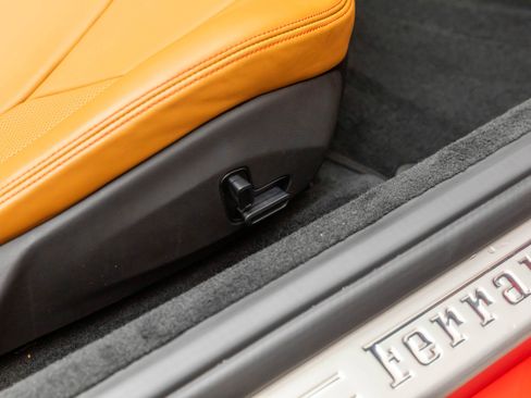 Used 2019 Ferrari Portofino image 40