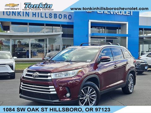 Used 2019 Toyota Highlander XLE AWD/4WD image 1