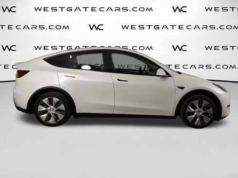 Used 2024 Tesla Model Y Long Range AWD/4WD image 46