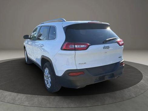 Used 2016 Jeep Cherokee Latitude w/ Cold Weather Group AWD/4WD image 8