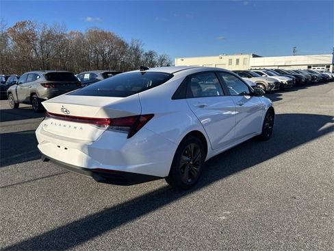 Certified 2023 Hyundai Elantra SEL image 3