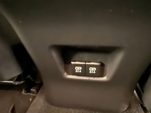 Used 2020 Toyota RAV4 XLE w/ Convenience Package image 11