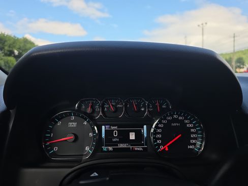 Used 2019 Chevrolet Tahoe LT w/ LT Signature Package AWD/4WD image 26