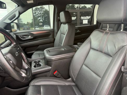 Used 2024 Chevrolet Suburban RST w/ Luxury Package RWD image 2