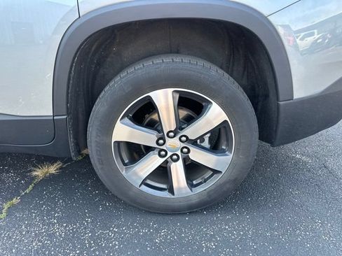Used 2023 Chevrolet Traverse LT w/ LT Premium Package AWD/4WD image 15