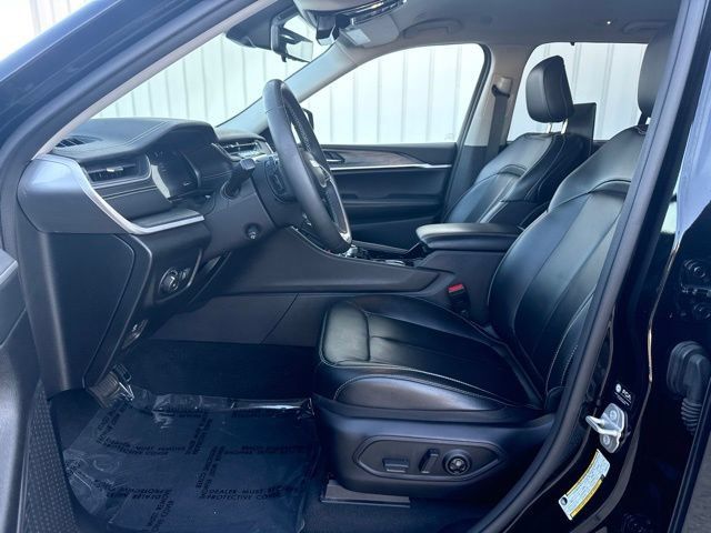 Used 2023 Jeep Grand Cherokee Limited w/ Luxury Tech Group II AWD/4WD image 26