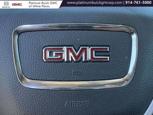Used 2024 GMC Terrain SLE w/ Driver Convenience Package image 32
