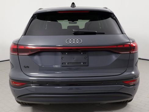 Used 2025 Audi Q6 e-tron Premium image 15
