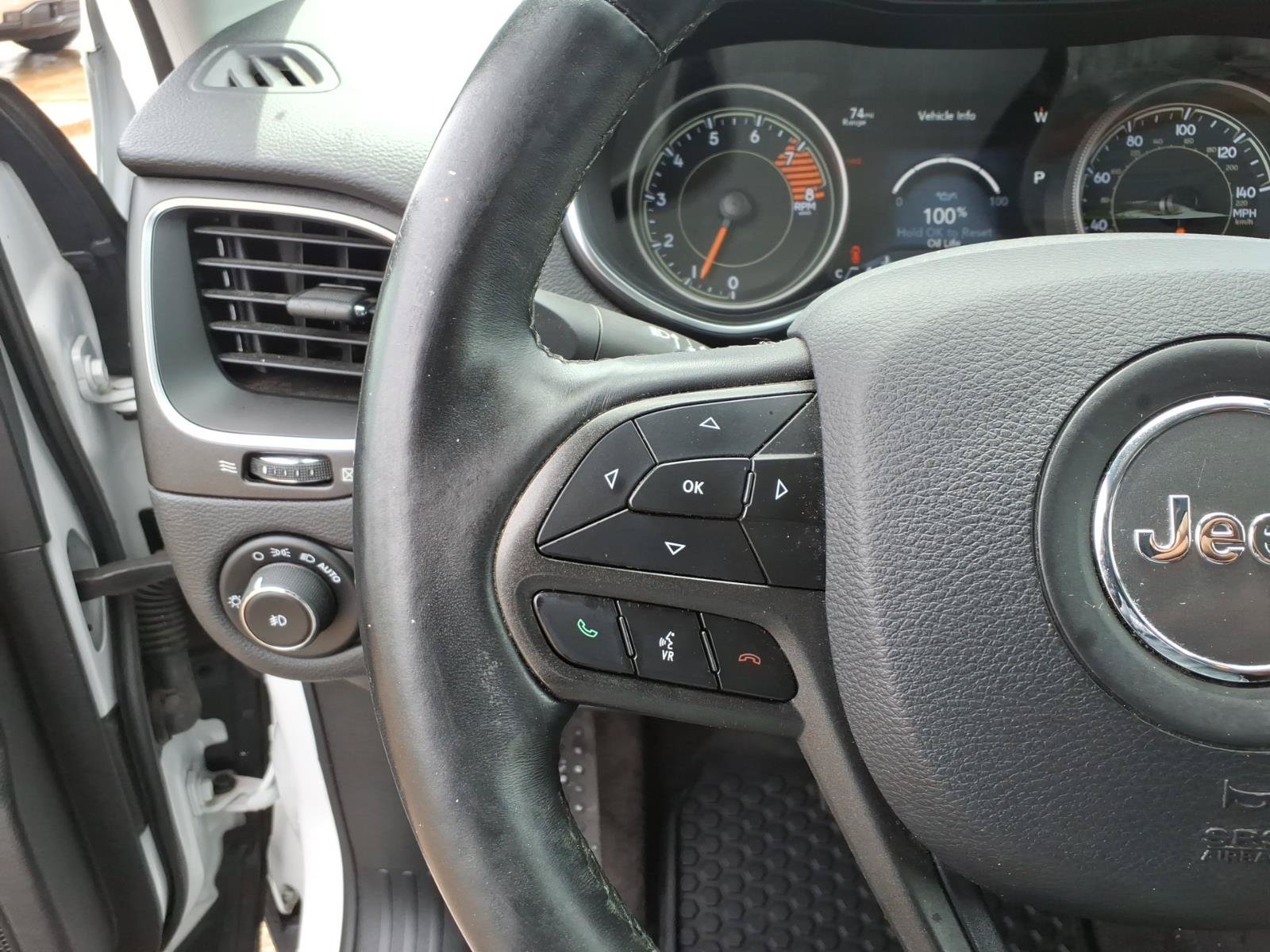 Used 2019 Jeep Cherokee Trailhawk w/ Comfort/Convenience Group AWD/4WD image 10