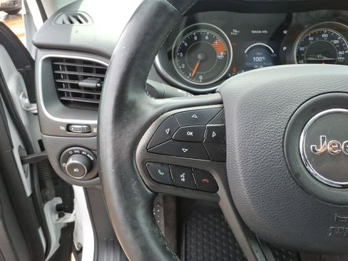 Used 2019 Jeep Cherokee Trailhawk w/ Comfort/Convenience Group AWD/4WD image 10
