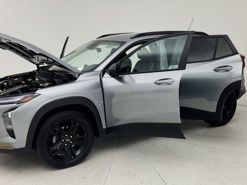Used 2025 Chevrolet Trax ACTIV w/ Driver Confidence Package FWD image 11