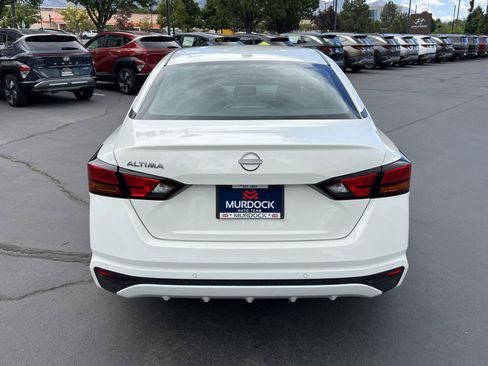 Used 2025 Nissan Altima 2.5 SV FWD image 9