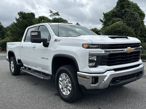 Used 2025 Chevrolet Silverado 2500 LT w/ Convenience Package image 3