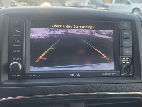 Used 2018 Dodge Grand Caravan SE w/ UConnect Hands-Free Group image 17