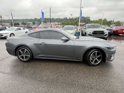 Used 2025 Ford Mustang Coupe RWD image 3