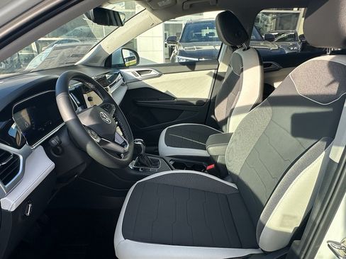 New 2026 Volkswagen Taos SE FWD image 15