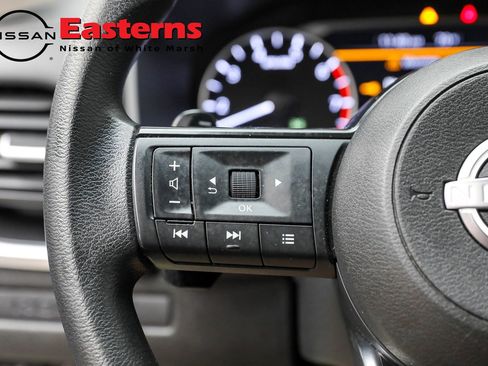 Used 2023 Nissan Rogue S image 29