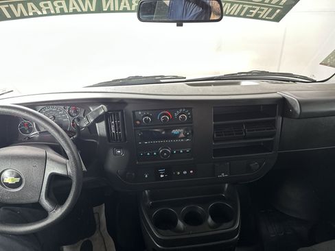Used 2022 Chevrolet Express 2500 w/ Driver Convenience Package image 25
