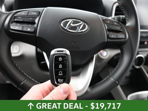 Used 2025 Hyundai Venue SEL FWD image 53