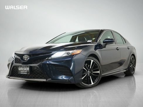 Used 2018 Toyota Camry XSE image 1