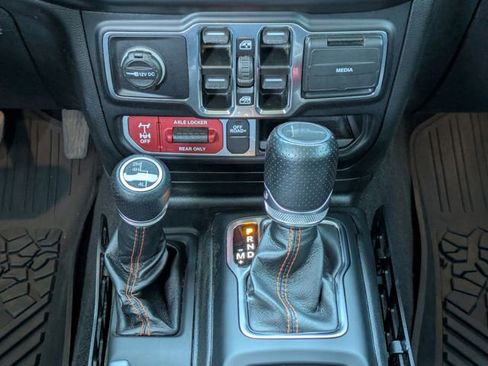 Used 2022 Jeep Gladiator Mojave w/ Cold Weather Group AWD/4WD image 19