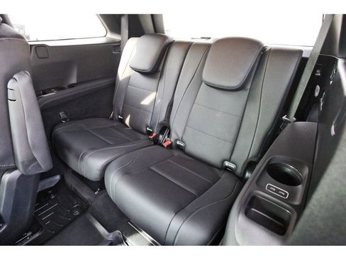 Used 2024 Mercedes-Benz GLS 450 4MATIC image 13