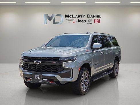 Used 2024 Chevrolet Suburban Z71 w/ Luxury Package AWD/4WD image 2