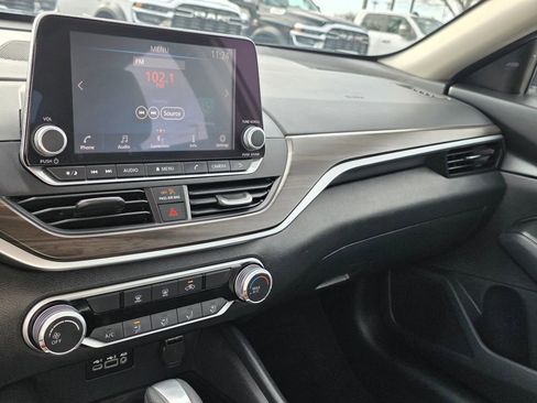 Used 2025 Nissan Altima 2.5 SV image 26