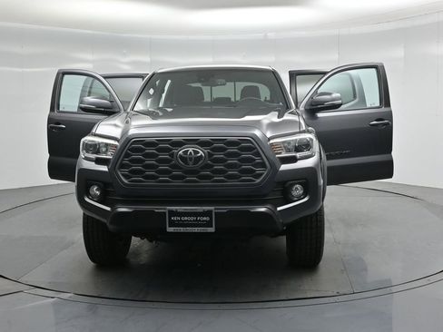Used 2020 Toyota Tacoma TRD Off-Road w/ Technology Package image 29