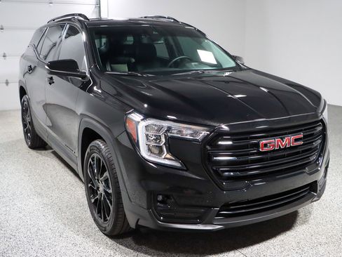 Used 2023 GMC Terrain SLT w/ Elevation Edition image 5