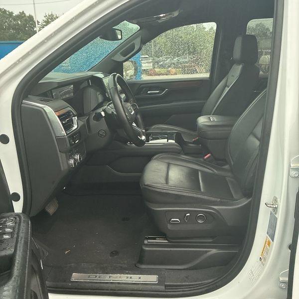 Used 2025 GMC Yukon XL Denali AWD/4WD image 14