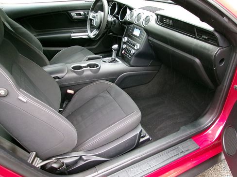 Used 2020 Ford Mustang Coupe RWD image 10