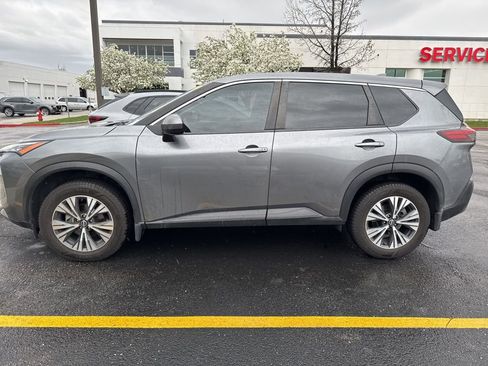 Used 2023 Nissan Rogue SV image 11