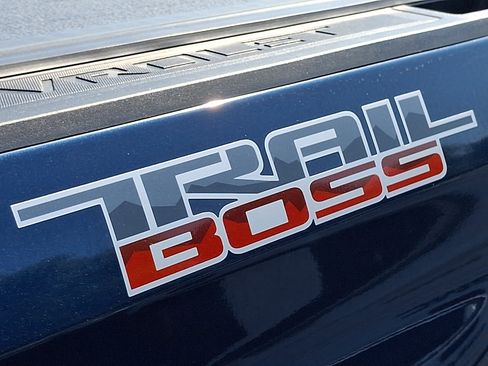 Used 2021 Chevrolet Silverado 1500 LT Trail Boss w/ Convenience Package II AWD/4WD image 31