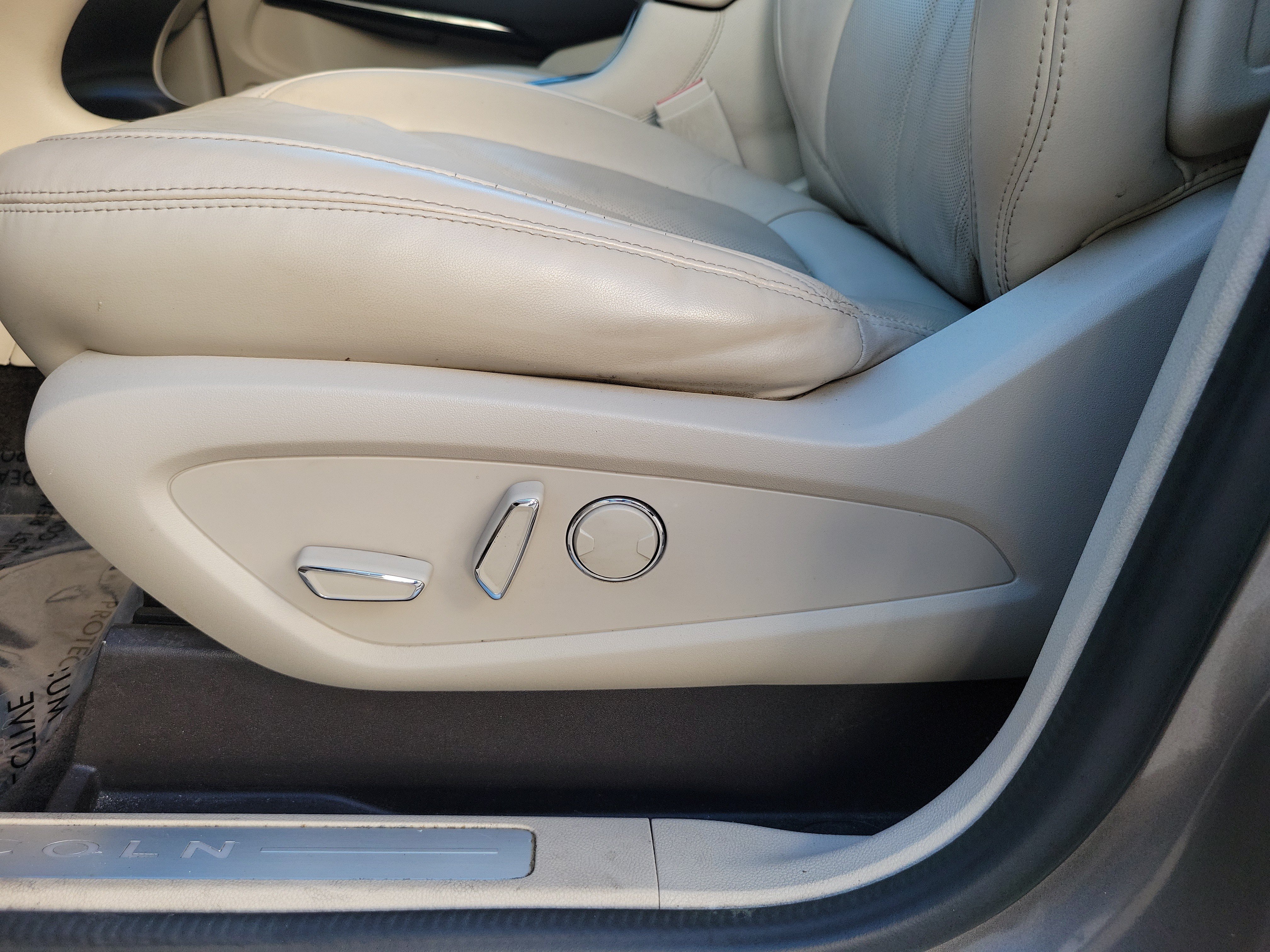 Used 2017 Lincoln MKC Reserve FWD image 14