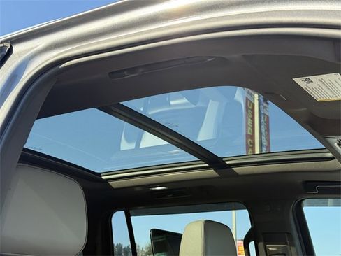 Used 2021 GMC Yukon XL SLT w/ SLT Premium Package image 21