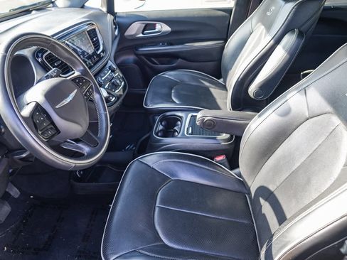 Used 2020 Chrysler Pacifica Limited w/ Advanced Safetytec Group image 18