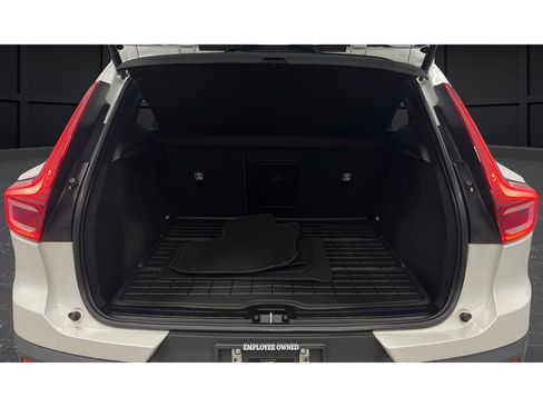 Used 2022 Volvo XC40 T5 Momentum AWD/4WD image 31