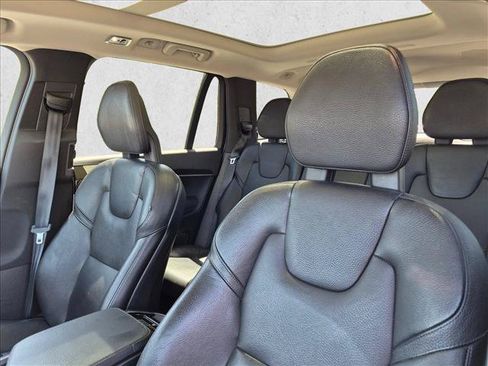 Used 2018 Volvo XC90 T6 Momentum w/ Convenience Package AWD/4WD image 10