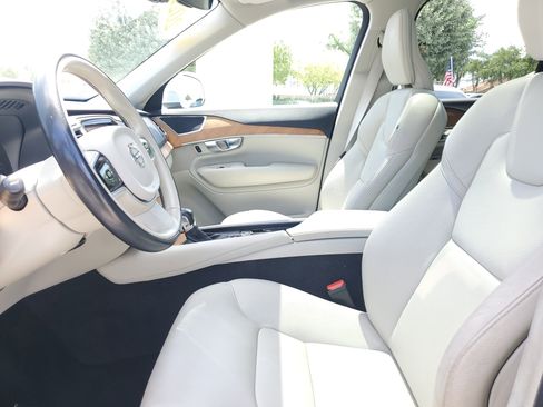Used 2022 Volvo XC90 T6 Momentum w/ Protection Package Premier AWD/4WD image 22