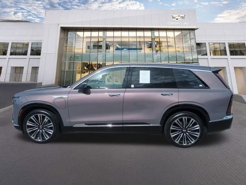 Used 2026 Cadillac Vistiq Premium Luxury image 8