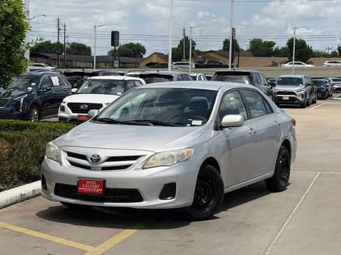 Used 2011 Toyota Corolla LE FWD image 2